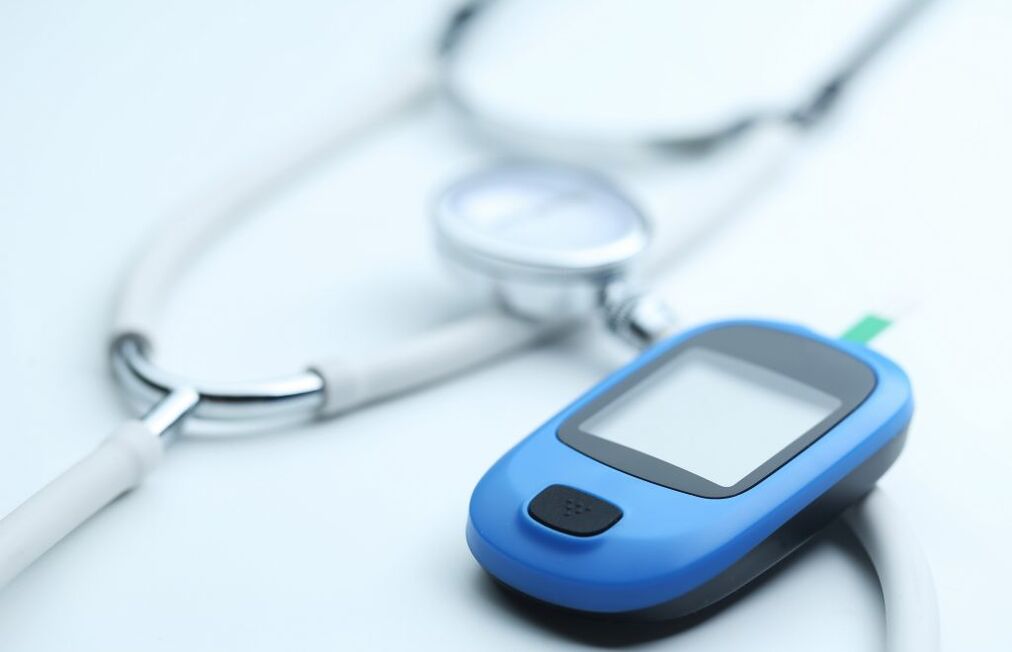El glucómetro ayudará a determinar el nivel de glucosa en la sangre, controlando el curso de la diabetes mellitus